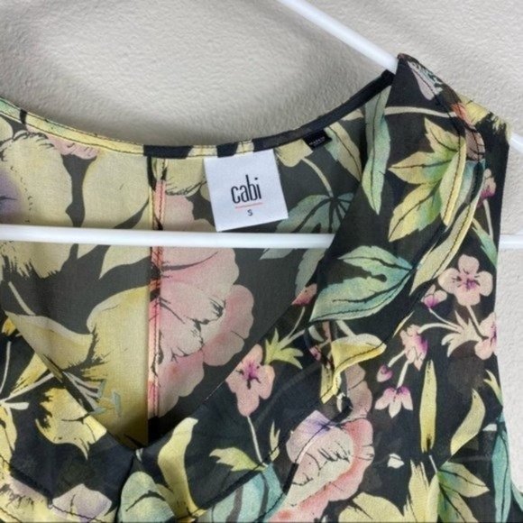 Cabi ruffle front floral sleeveless blouse small - Picture 2 of 7